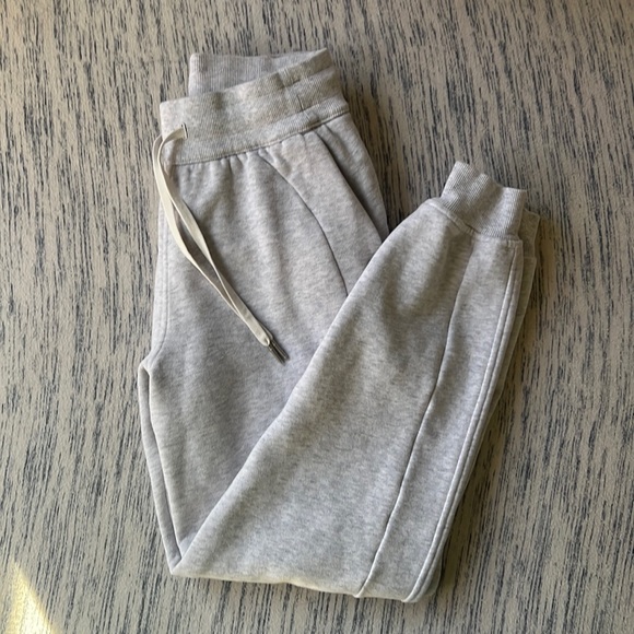 Lululemon scuba high rise jogger - Picture 2 of 4